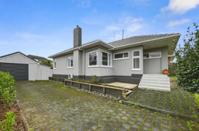 Figtree Bungalow - Rotorua Holiday Home